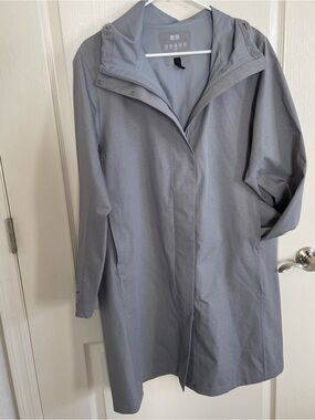 Uniqlo Gray Hooded Tech Fabric Shell Jacket